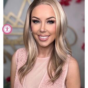 Chelsey Smith CSC Petra BNWT Wig